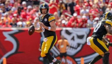 Aaron Rodgers' TD throw has Steelers within 16-10 of Bucs