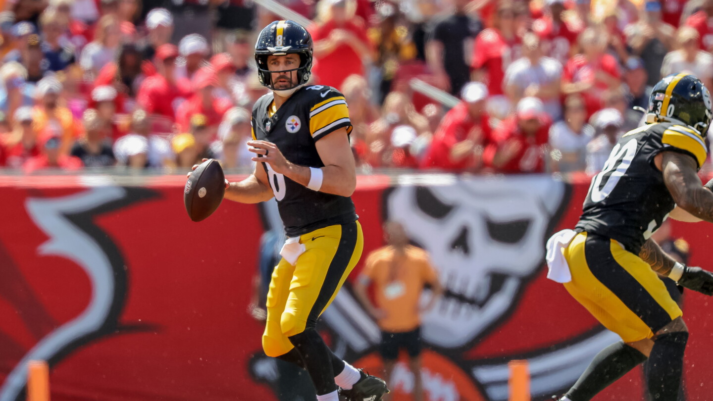 Aaron Rodgers' TD throw has Steelers within 16-10 of Bucs