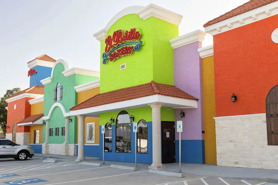 Exterior of El Bolillo Bakery. (Andrew Hemingway/Courtesy of El Bolillo Bakery)