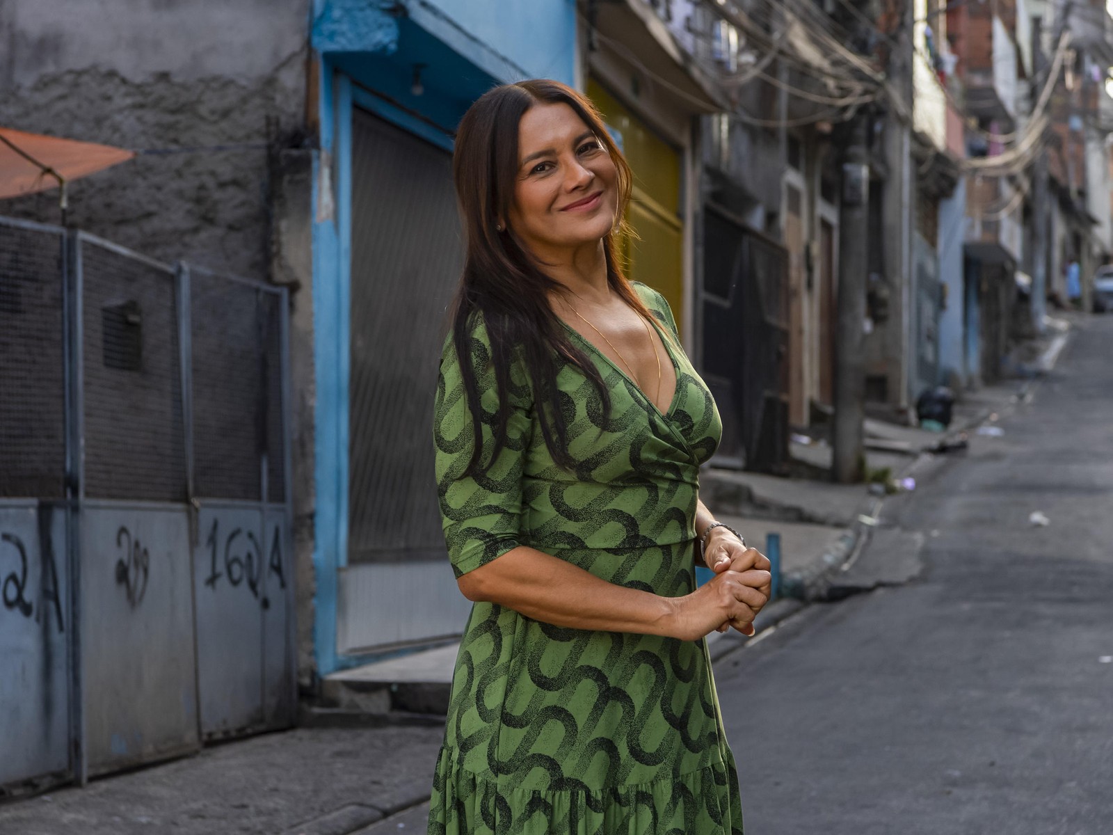 Mãe de Gerluce, Lígia (Dira Paes) sofre de uma doença pulmonar grave, mas não se deixa abalar. Teve Gerluce com Joaquim (Marcos Palmeira), que nunca assumiu a filha — Foto: TV Globo/Divulgação