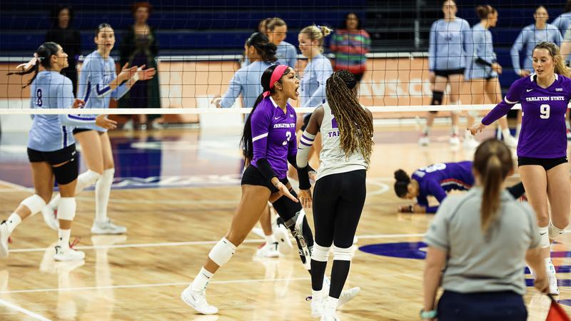 Texan Volleyball defeats UT Arlington in a thrilling five set match