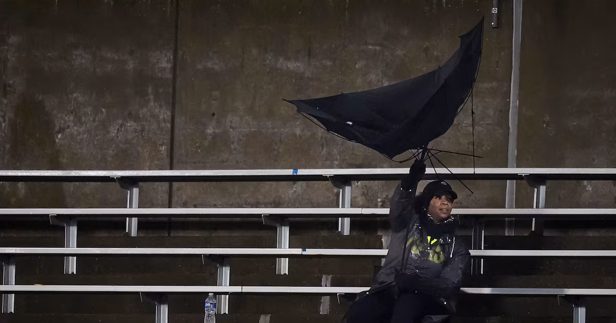 Strong winds cause power outages across Dallas-Fort Worth