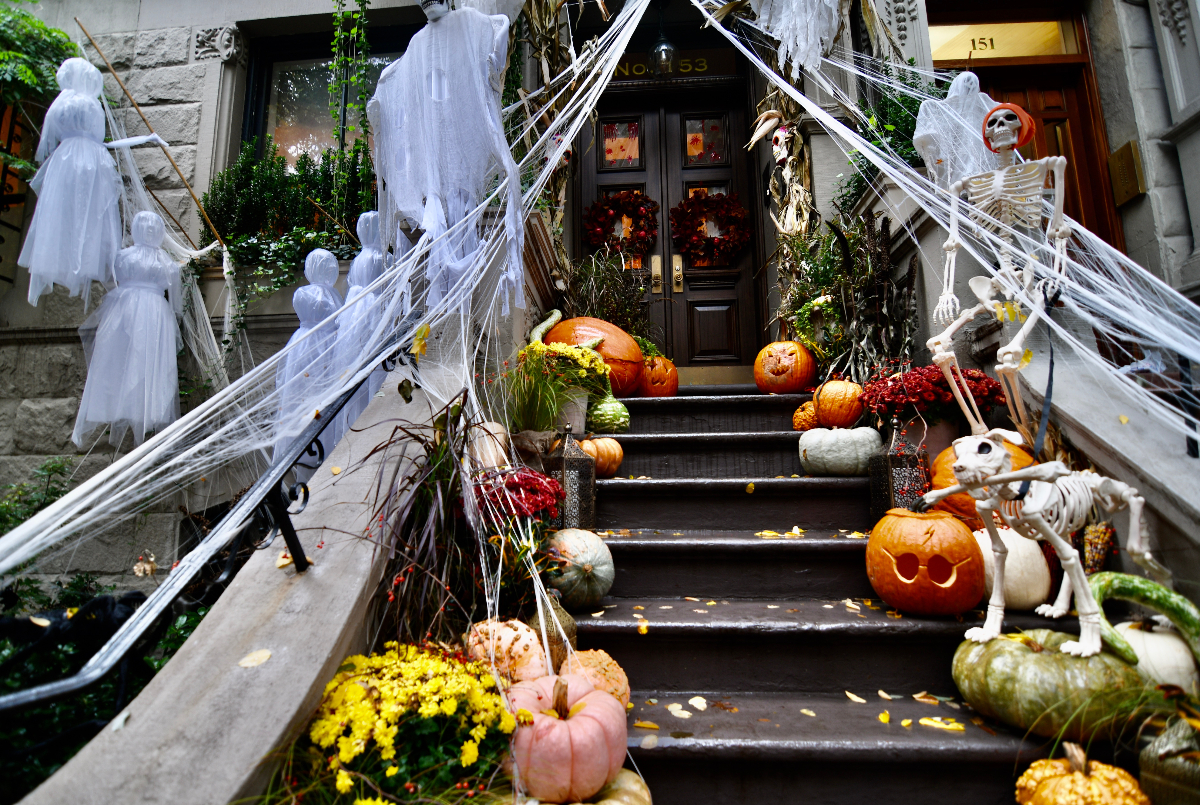These Are The Best Streets And Neighborhoods To See Spooky Decorations In The DFW Area