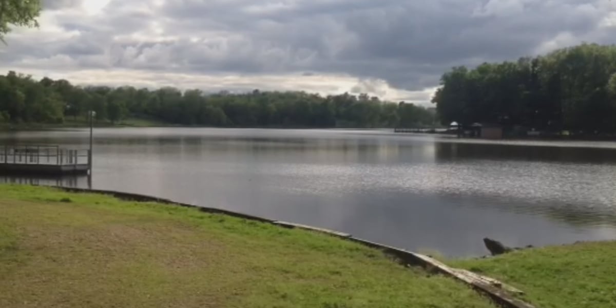 Man seriously injured in boating accident on Hugo Lake