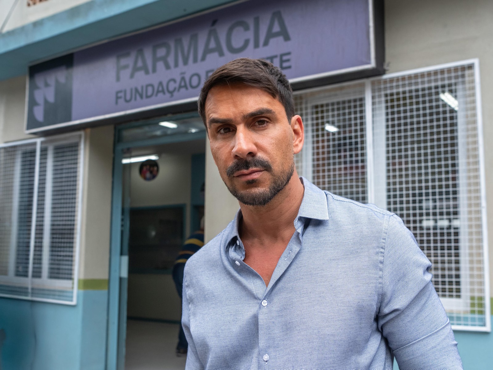 Edilberto (Julio Rocha) é capanga de Ferette (Murilo Benício). Cruel e frio, não demonstra remorsos ao cumprir as ordens do patrão — Foto: Globo/ Estevam Avellar