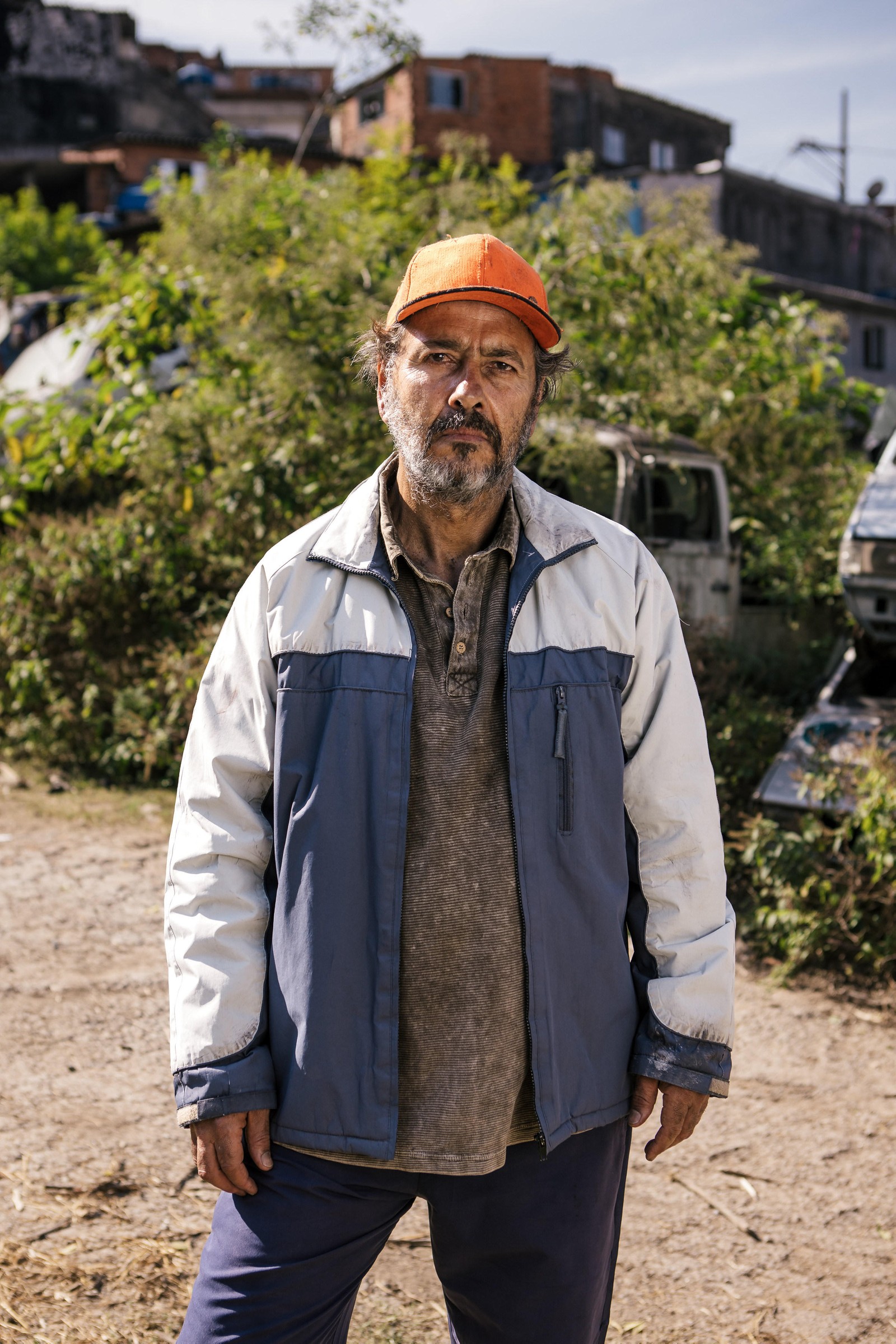 Joaquim (Marcos Palmeira) é pai de Gerluce (Sophie Charlotte), mas nunca assumiu a filha. Solitário, vive em seu ferro-velho, que está interditado por irregularidades. No decorrer da trama, tentará corrigir seus erros do passado — Foto: TV Globo/Divulgação