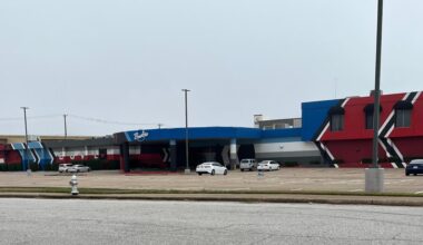 1 person hospitalized after shooting in bowling alley parking lot, Euless police say