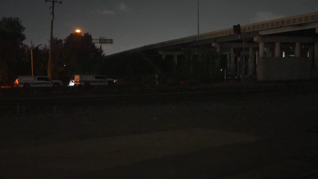 Man found on fire, hanging from rope under I-610 freeway; HPD investigating