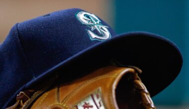 Mariners 6-Year Veteran Pitcher Elects Free Agency After Hectic Year