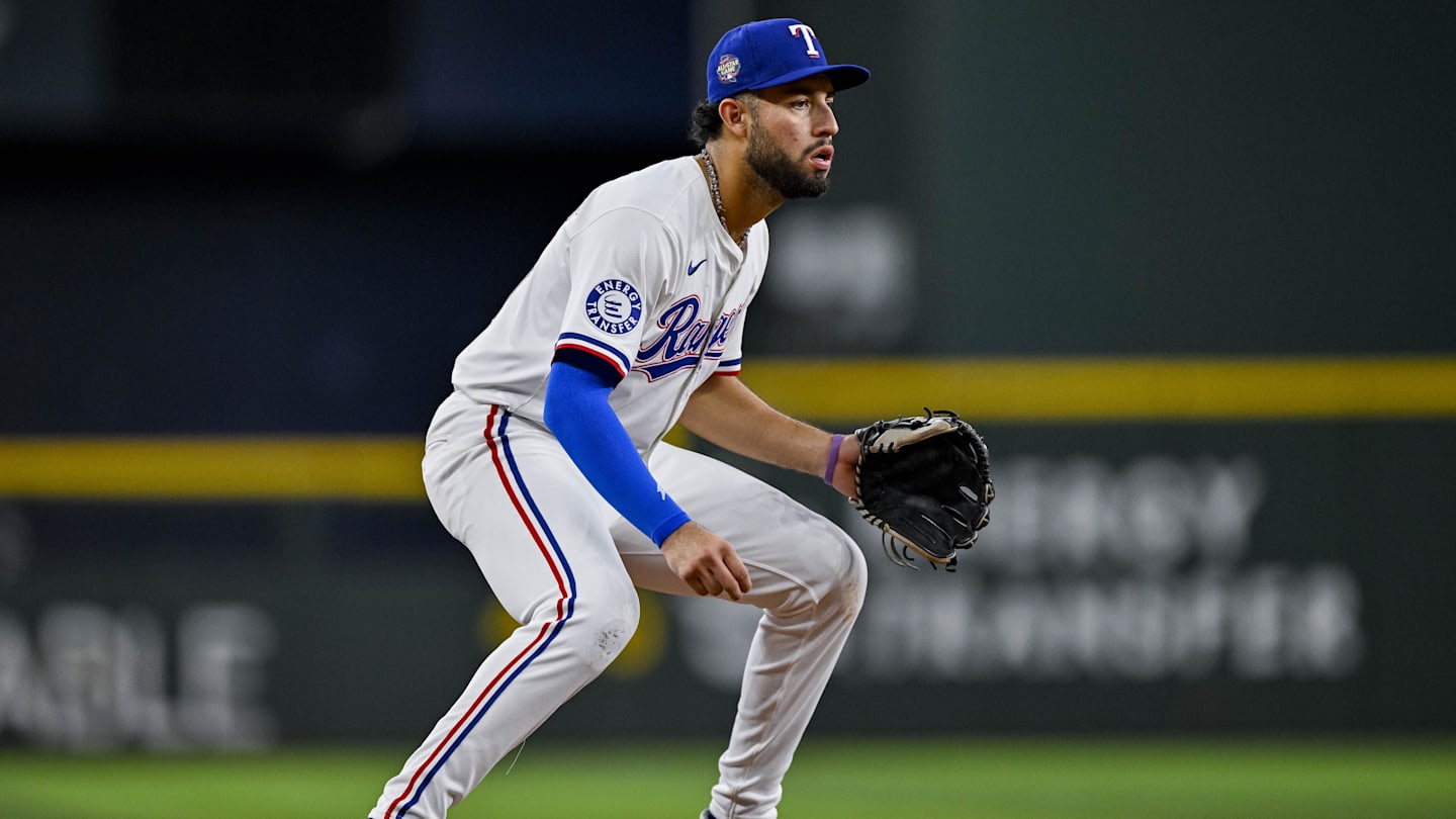 Yankees Sign 25-Year-Old Rangers Infielder