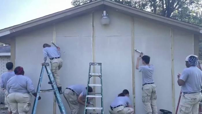 Government shutdown leaves AmeriCorps team stranded in Houston without pay