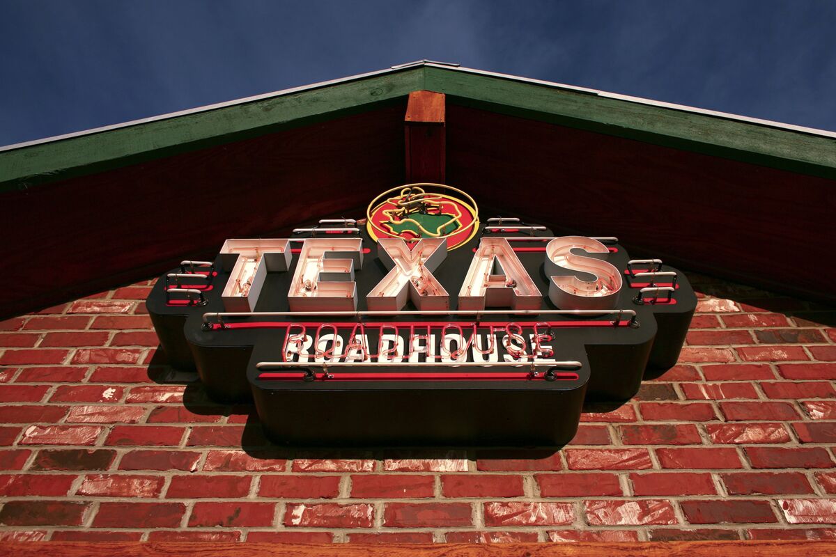 Texas Roadhouse Drops as It Sees Even More Commodity Costs