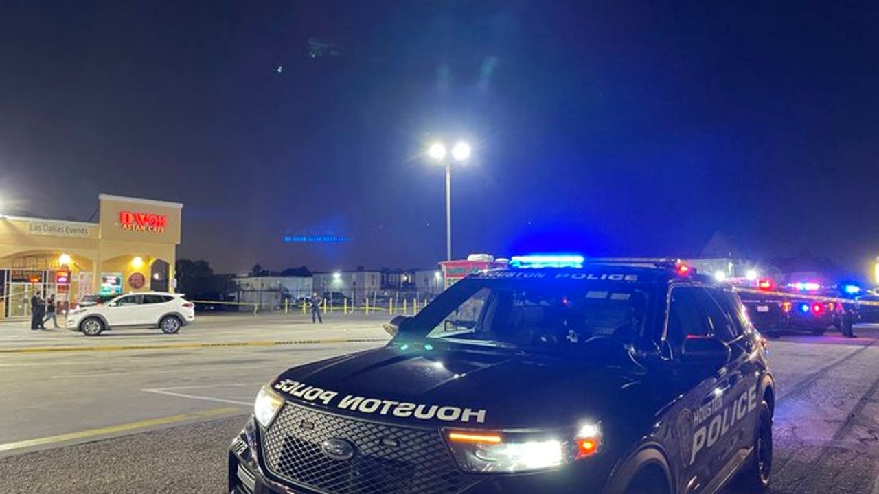 Man shot, killed mid-conversation in northwest Houston, police say