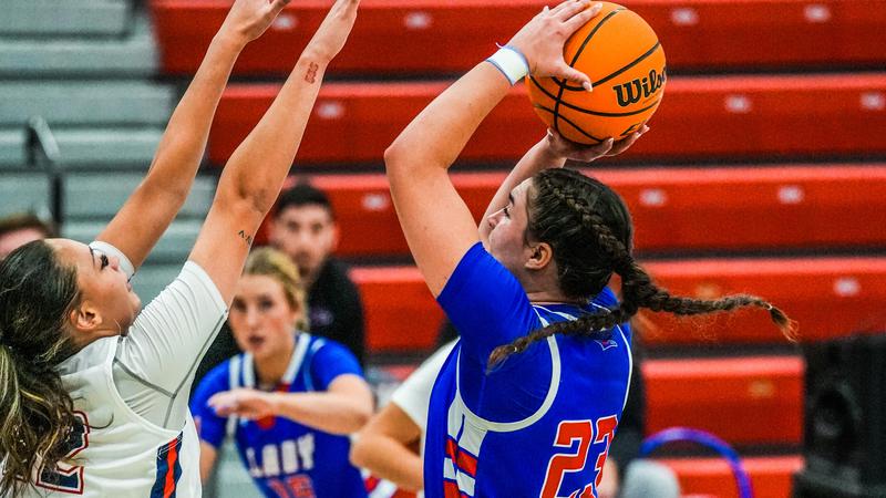 Lady Chaps Clamp Down in Pueblo, Stay Perfect at 4–0