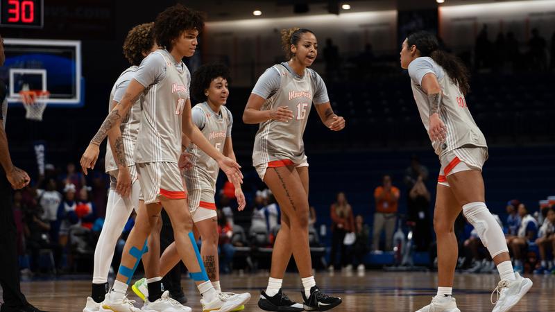 Lady Mavs Set Sights On Hawaii North Shore Showcase