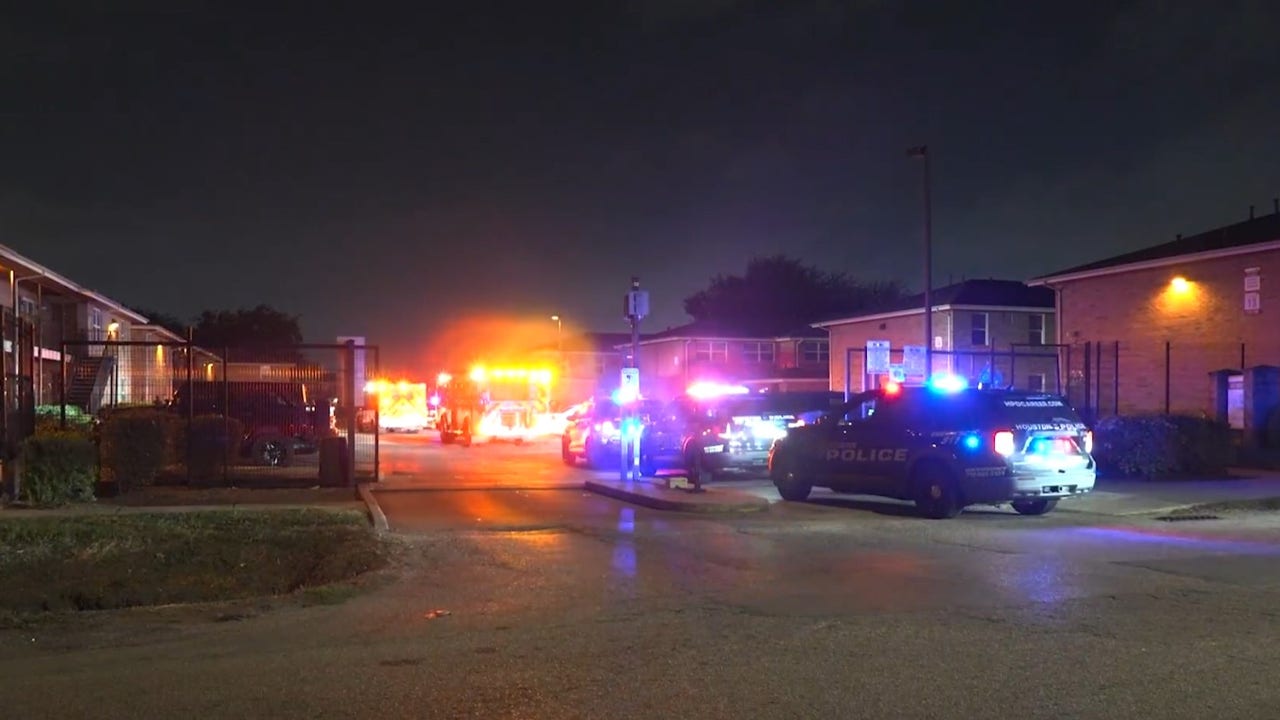 20-year-old shot, killed at Houston apartment complex, police say