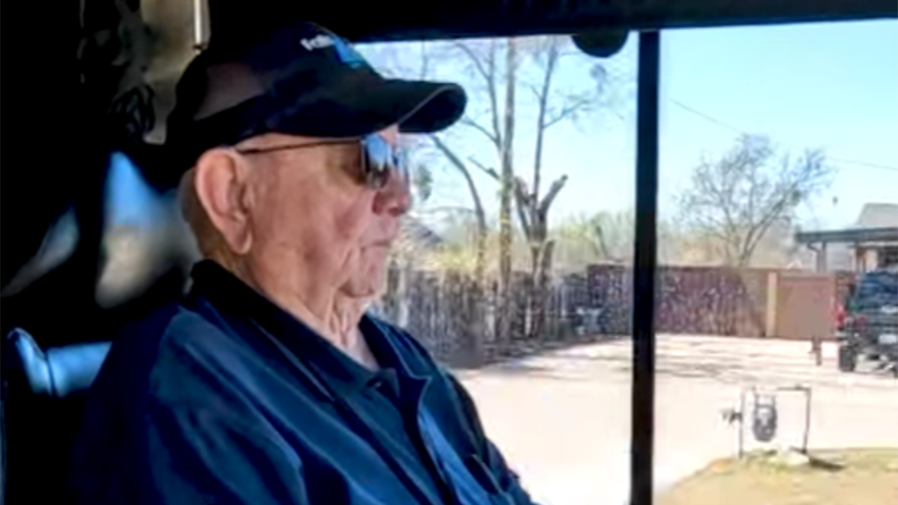 95-year-old Texas man is world's oldest bus driver