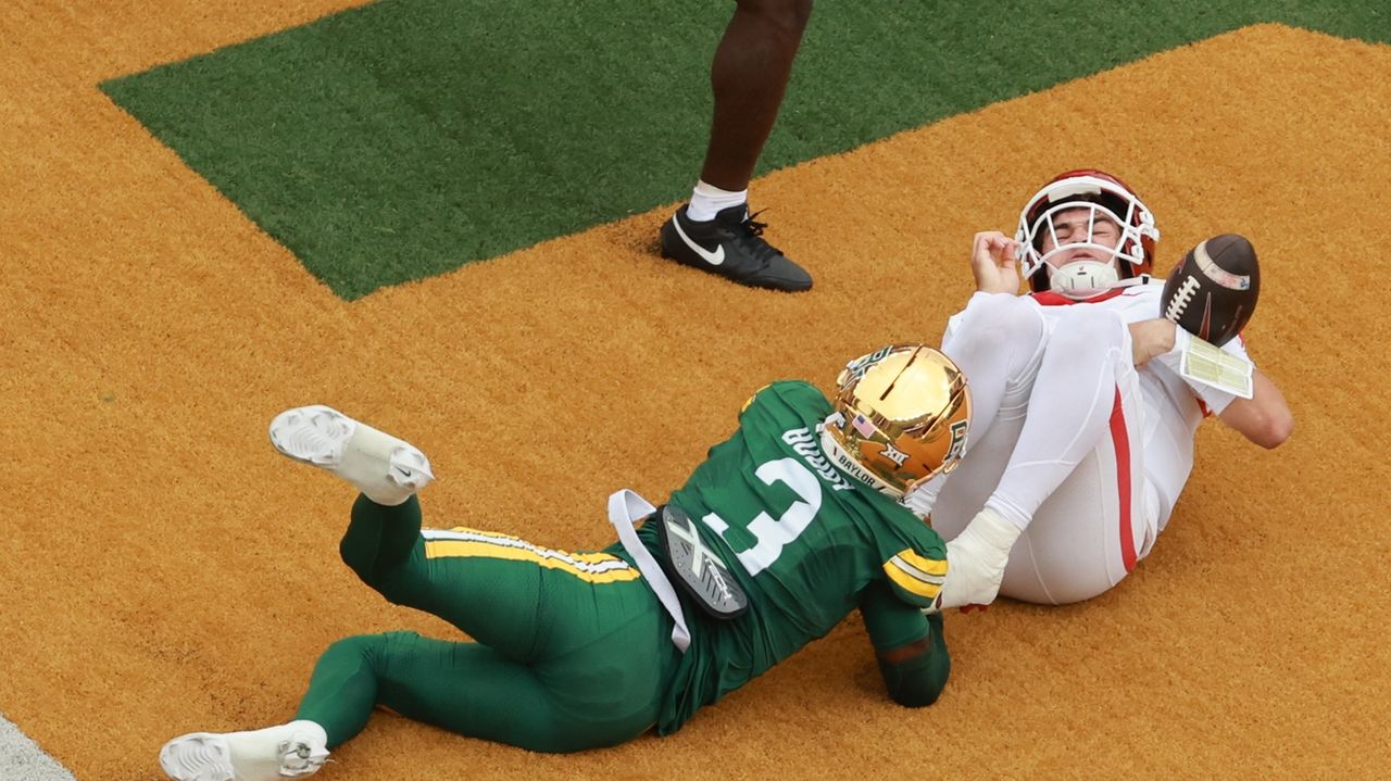 Conner Weigman accounts for 3 TDs as Houston wraps up 9-win regular season with 31-24 win at Baylor