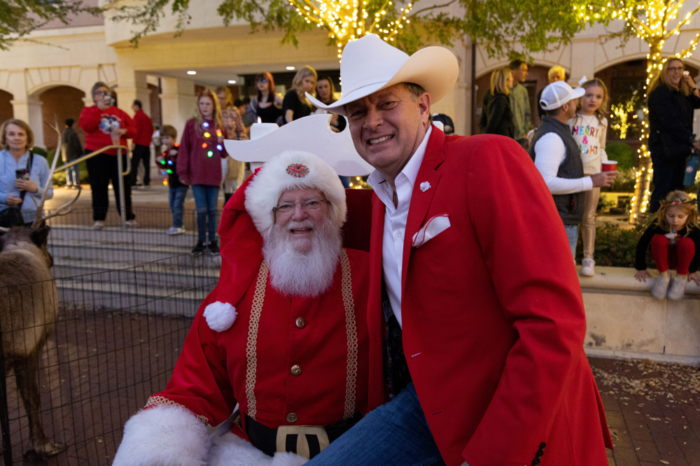Holiday celebrations in Colleyville with Christmas tree lighting, ornaments, children’s choirs, festive streets, Santa, and community events.