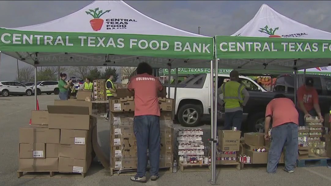 Central Texas Food Bank hands out Thanksgiving food