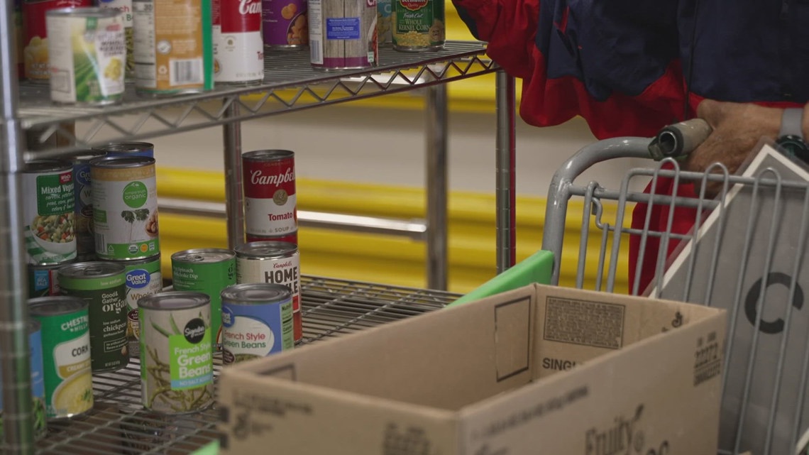 'I hope I get enough for everybody': North Texas families and food pantries brace for SNAP uncertainty