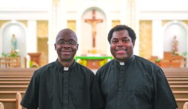 2 Ahwatukee churches mark storied 40-year past | News