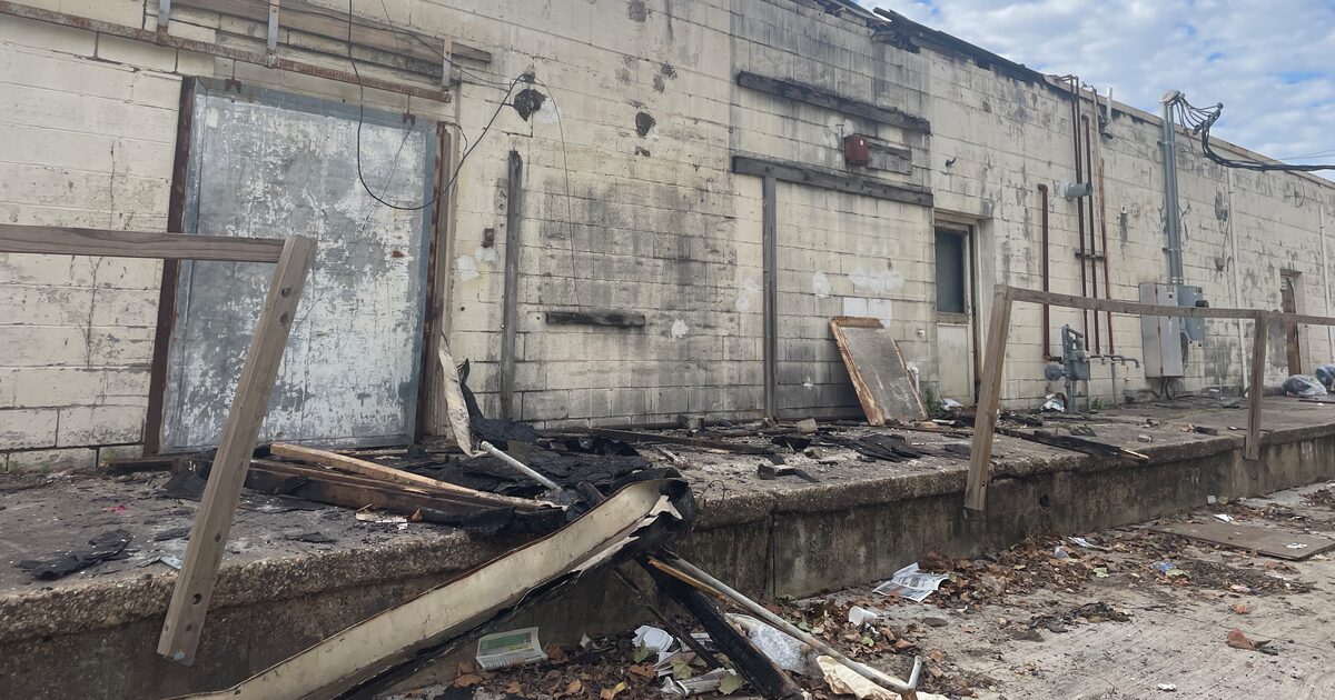 Over 50 firefighters deployed to fire at southern Dallas shopping center