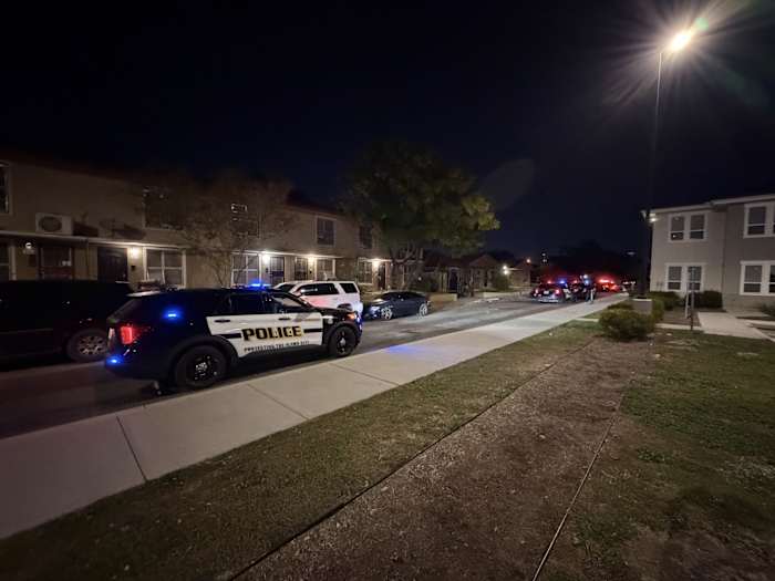 1 hospitalized, at least 2 detained after attempted apartment break-in on West Side, SAPD says