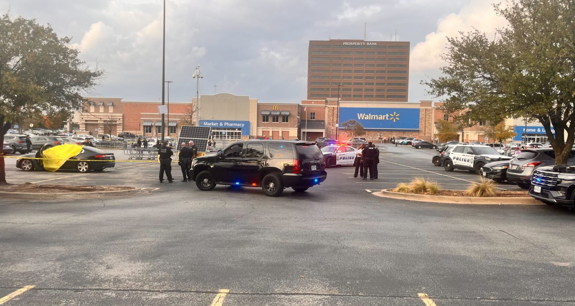 2 injured, suspect dead in Forest Lane Walmart shooting