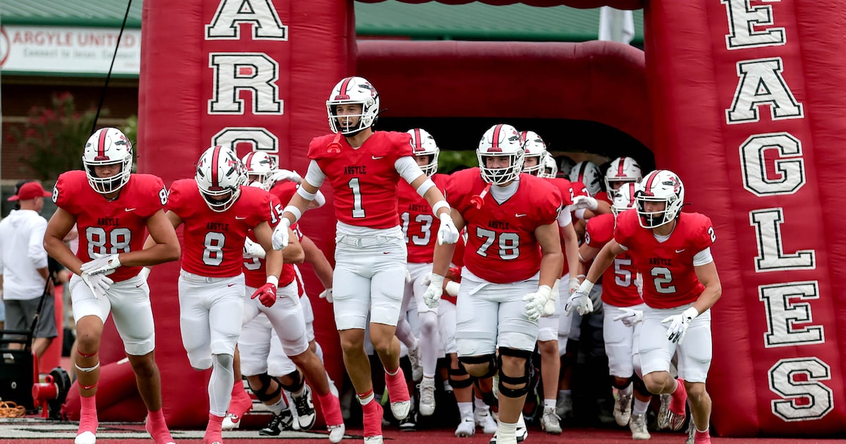 How do Dallas-area high school football teams historically fare in the area round?