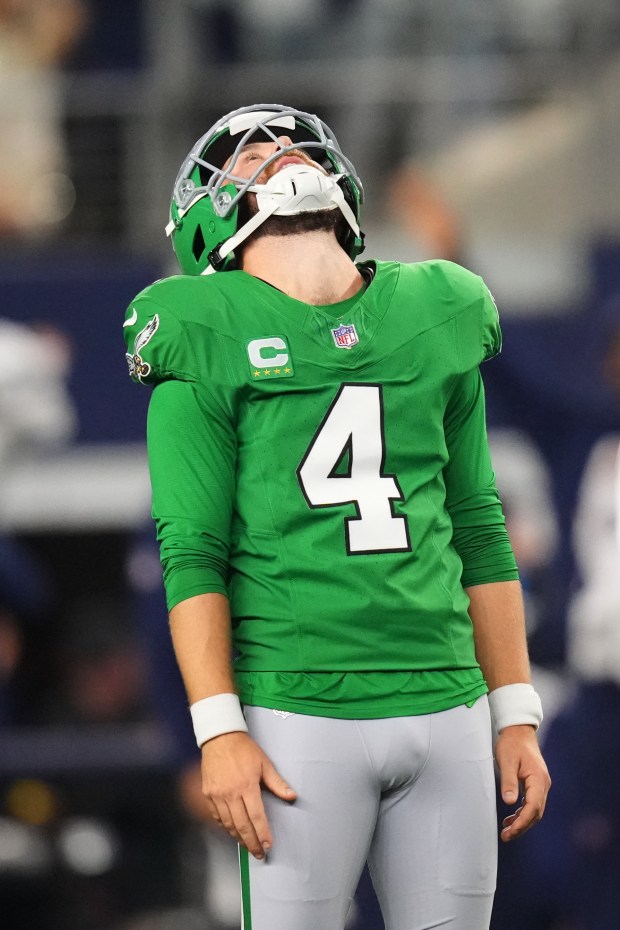 Philadelphia Eagles kicker Jake Elliott reacts after missing on a field goal attempt against the Dallas Cowboys on Sunday, Nov. 23, 2025, in Arlington, Texas. (AP Photo/Julio Cortez)