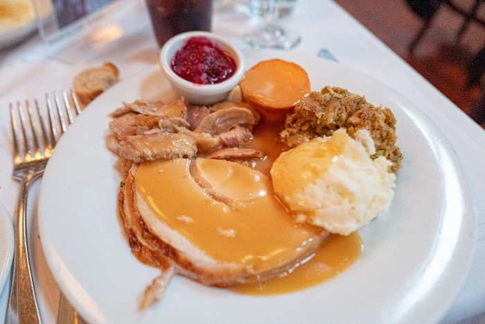 Restaurants serving turkey dinners on Thanksgiving in San Antonio