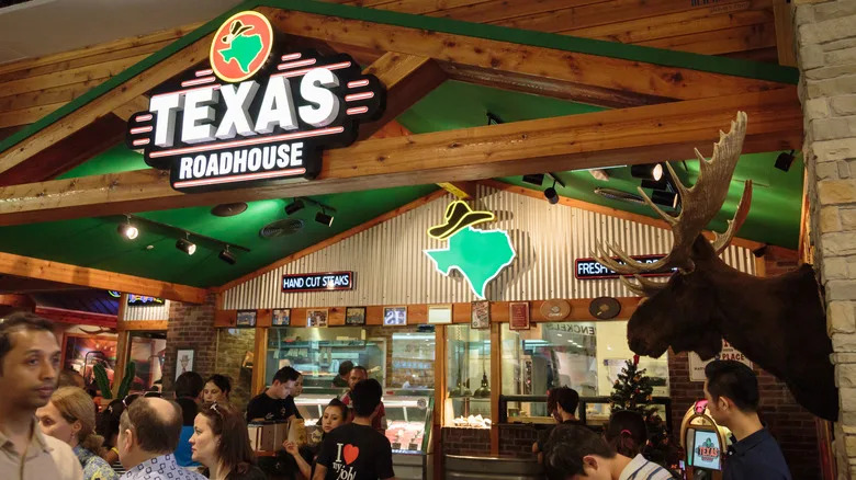 The interior of a Texas Roadhouse restaurant