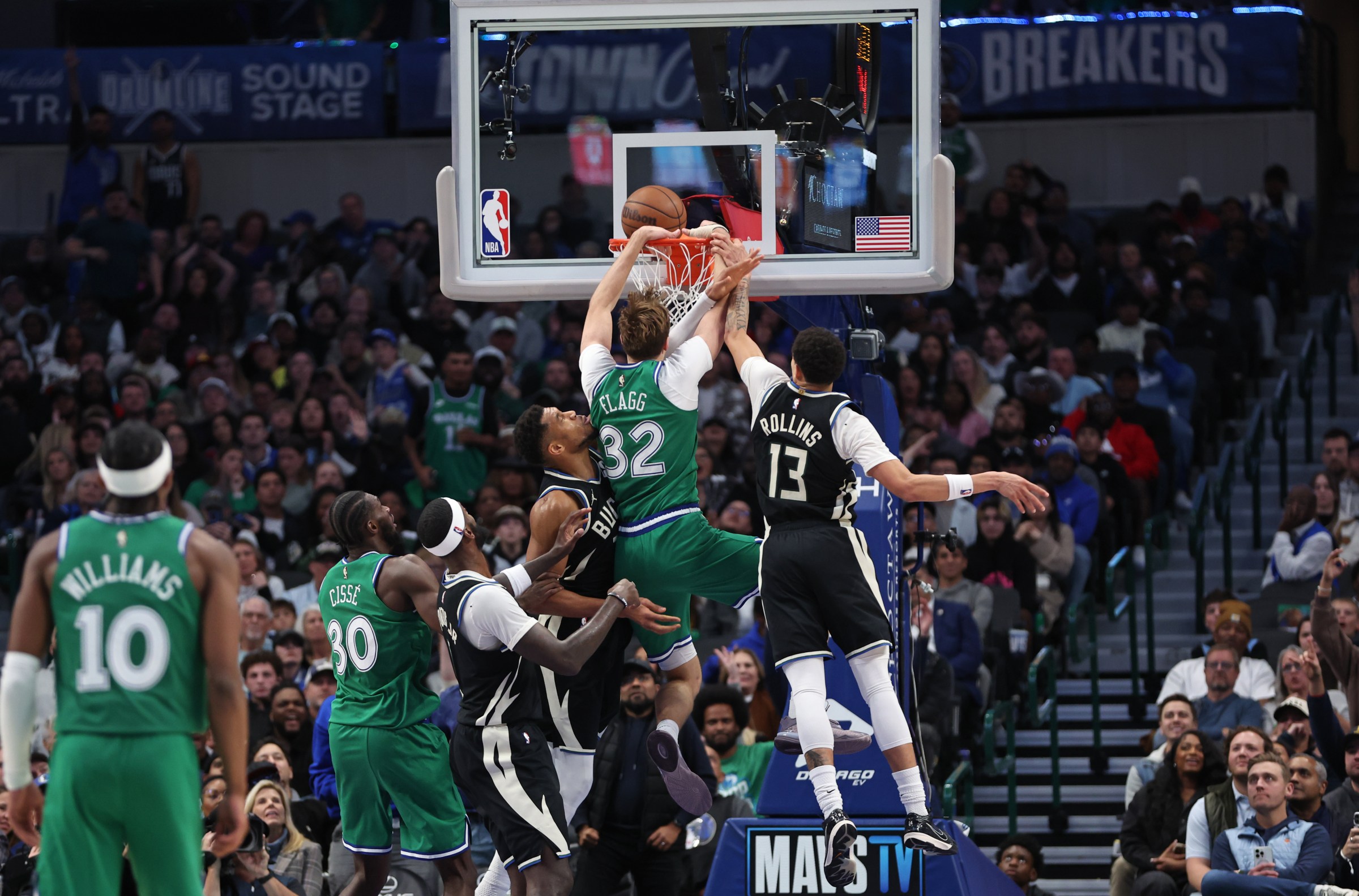 DALLAS, TX - NOVEMBER 10: Cooper Flagg #32 of the Dallas Mavericks drives to the basket during the game against the Milwaukee Bucks on November 10, 2025 at American Airlines Center in Dallas, Texas. NOTE TO USER: User expressly acknowledges and agrees that, by downloading and or using this photograph, User is consenting to the terms and conditions of the Getty Images License Agreement. Mandatory Copyright Notice: Copyright 2025 NBAE (Photo by Tim Heitman/NBAE via Getty Images)