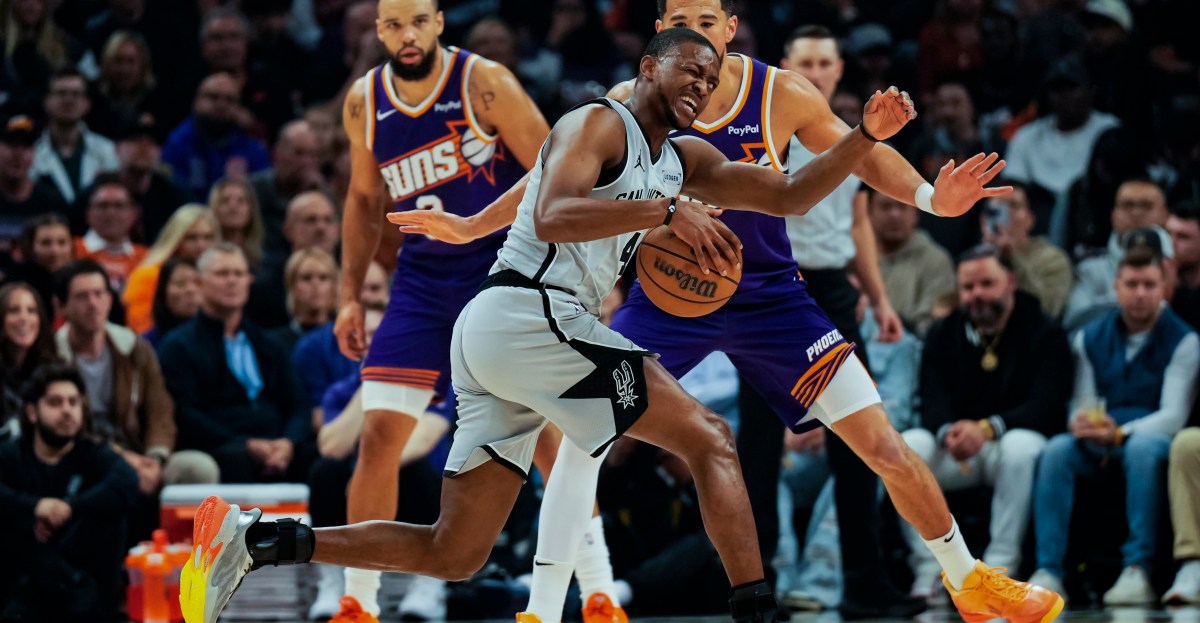 San Antonio at Phoenix, Final Score: Spurs fall apart to start road trip, 111-102