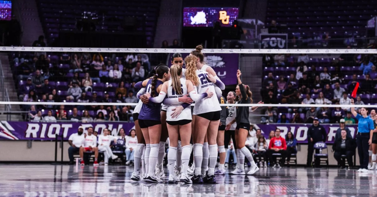 Women’s Volleyball: No. 20 TCU falls to No. 22 Baylor in five sets