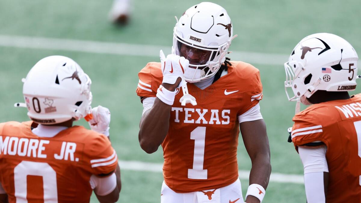 Texas vs. Arkansas prediction, pick, odds, spread, where to watch live