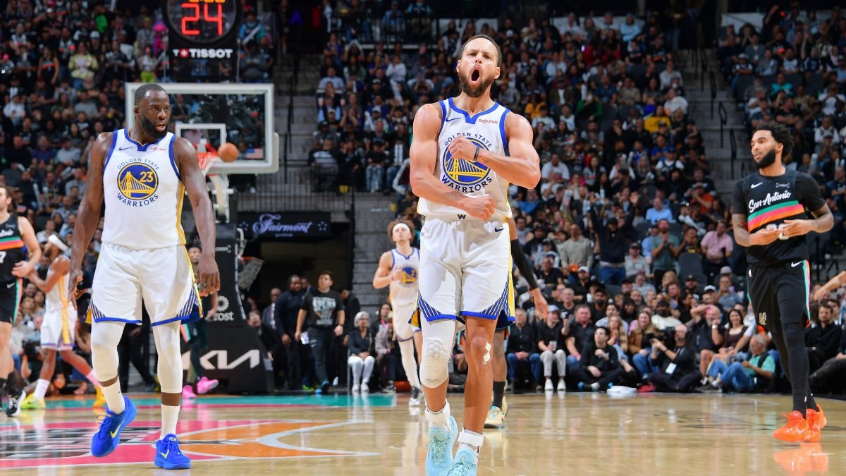 Warriors’ Steph Curry goes wild after go-ahead triple vs. Spurs – NBC Sports Bay Area & California