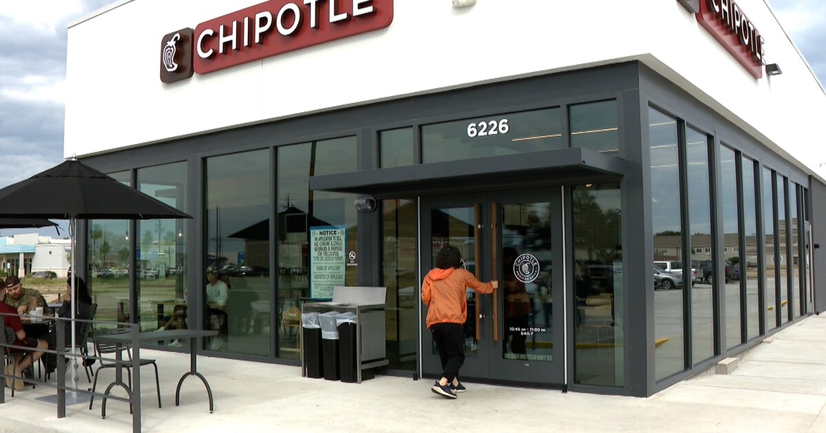 New south side Chipotle location features drive-thru pickup service