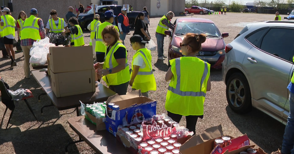 Joe Salem Thanksgiving meal serves 600 in Corpus Christi
