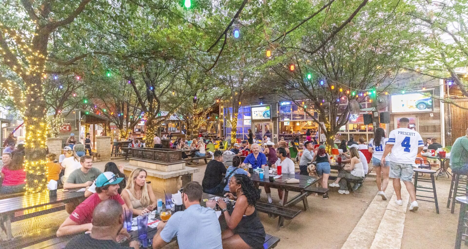 Top-Selling Dallas Bars and Restaurants of 2025