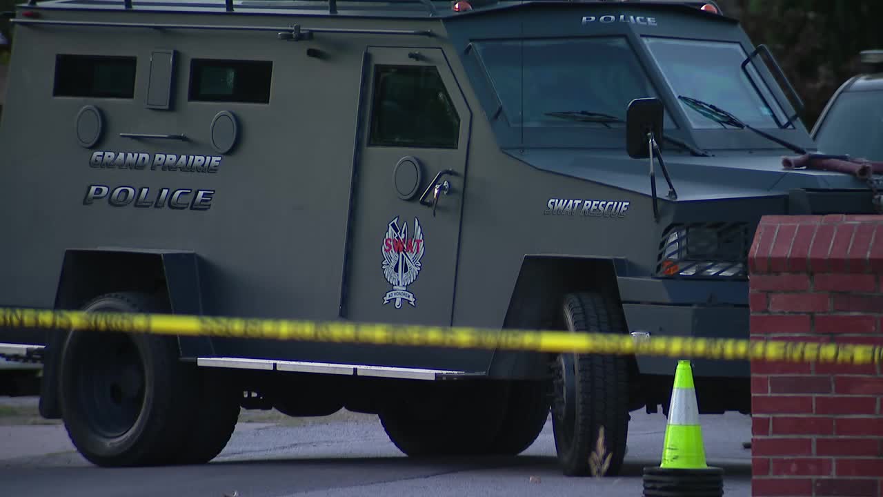 Grand Prairie police, SWAT working active situation