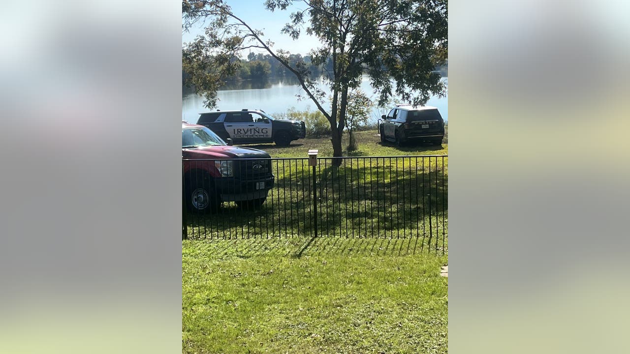 Man dies after falling off boat on lake in Irving