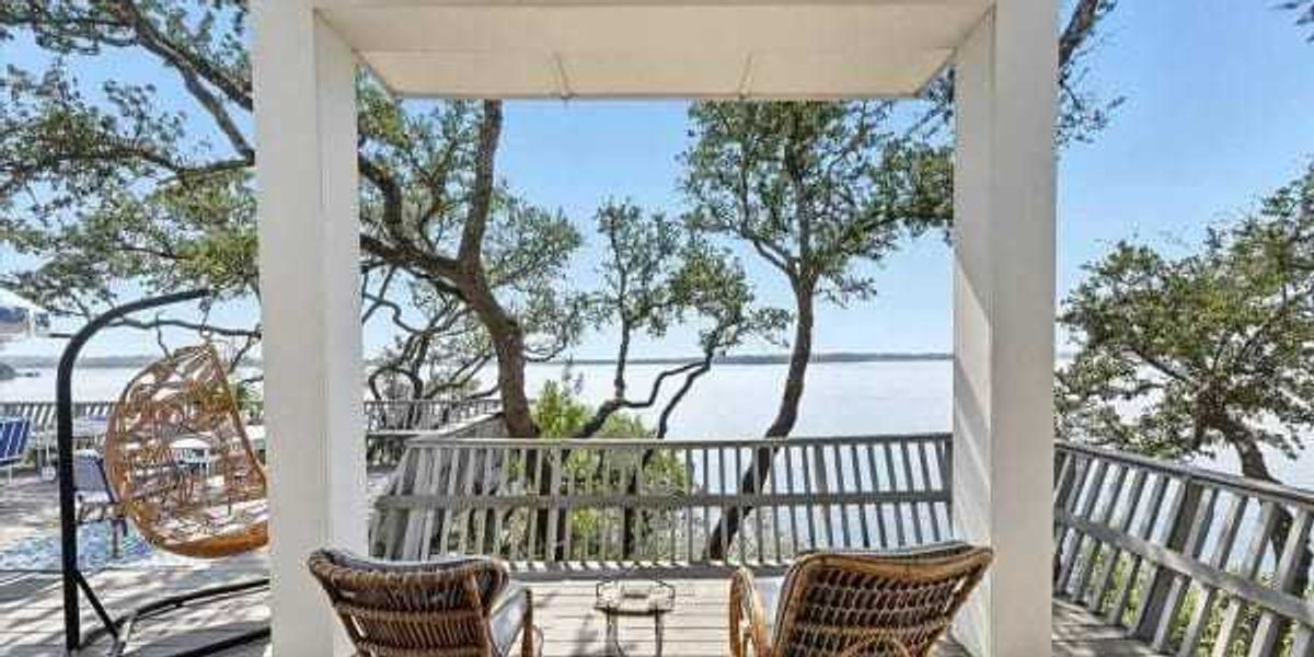 Lakefront Fort Worth home offers 3 acres of water views