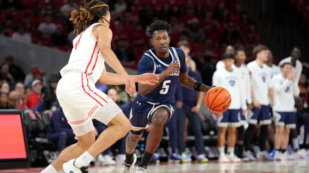 No. 7 Houston gets balanced offense in 99-57 win over New Orleans