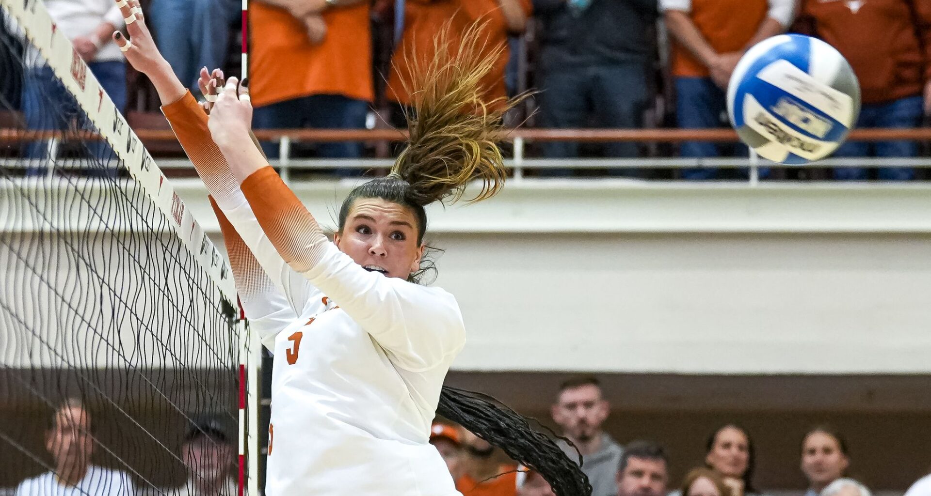 Texas volleyball loses middle blocker Ayden Ames