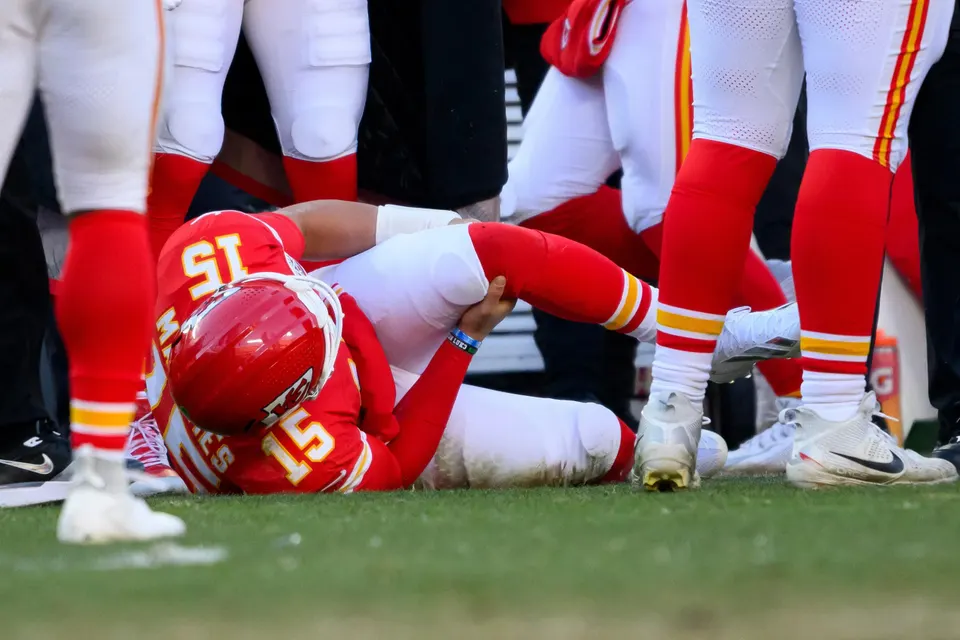 Patrick Mahomes tears his ACL.
