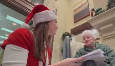 North Texas man collects 800 Christmas messages from kids to distribute to seniors across Dallas