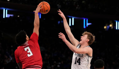 No. 3 Duke suffers first loss as No. 19 Texas Tech rallies to win 82-81