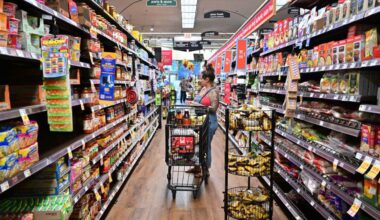 Grocery stores open on Christmas Eve 2025